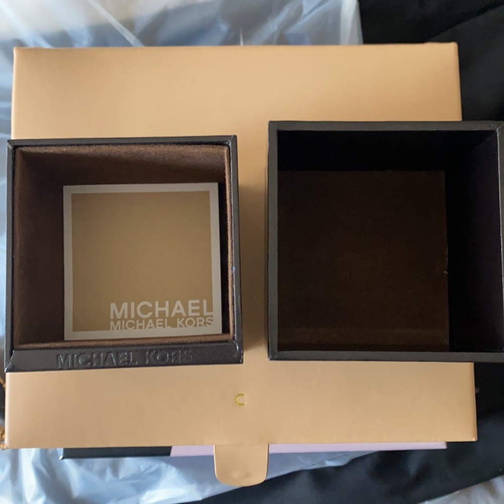 Michael Kors Runway Chronograph Watch - Picture 8 of 8
